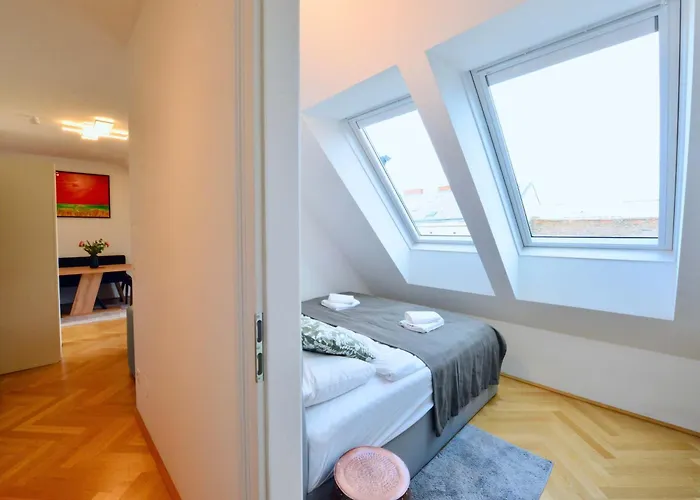 Modern Attic Flat With 2 Bedrooms *