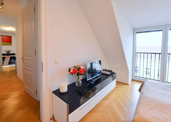 Modern Attic Flat With 2 Bedrooms Appartement Wenen
